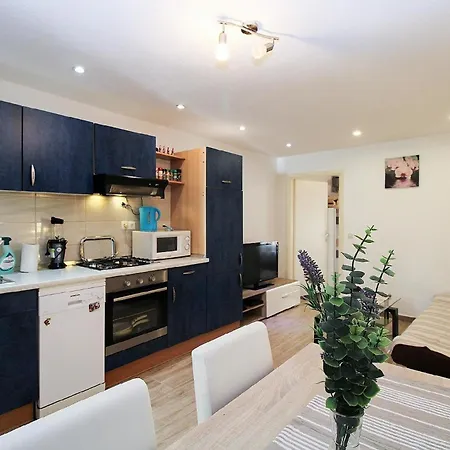 Apartment Fuer 2 Personen Ca 36 Qm In Pula, Istrien Istrische Riviera