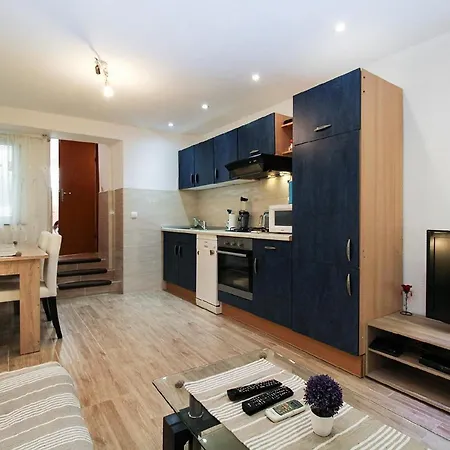 Apartment Fuer 2 Personen Ca 36 Qm In Pula, Istrien Istrische Riviera